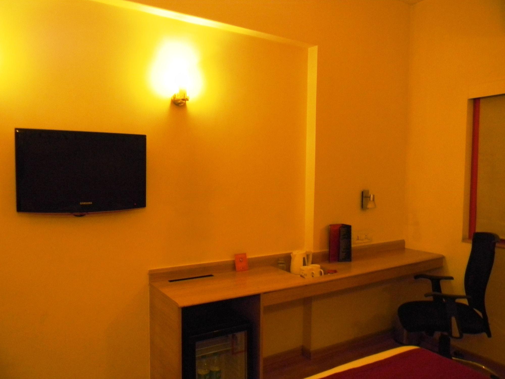 Red Fox Hotel, East Delhi Delhi (National Capital Territory of India) Exterior foto