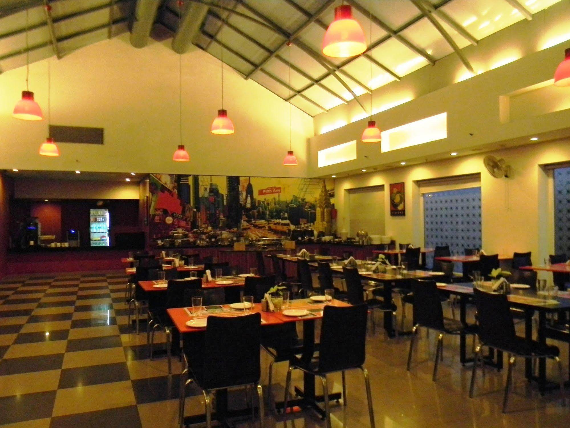 Red Fox Hotel, East Delhi Delhi (National Capital Territory of India) Exterior foto