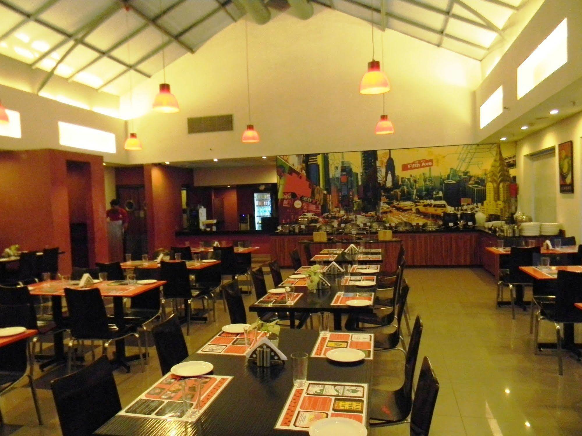 Red Fox Hotel, East Delhi Delhi (National Capital Territory of India) Exterior foto